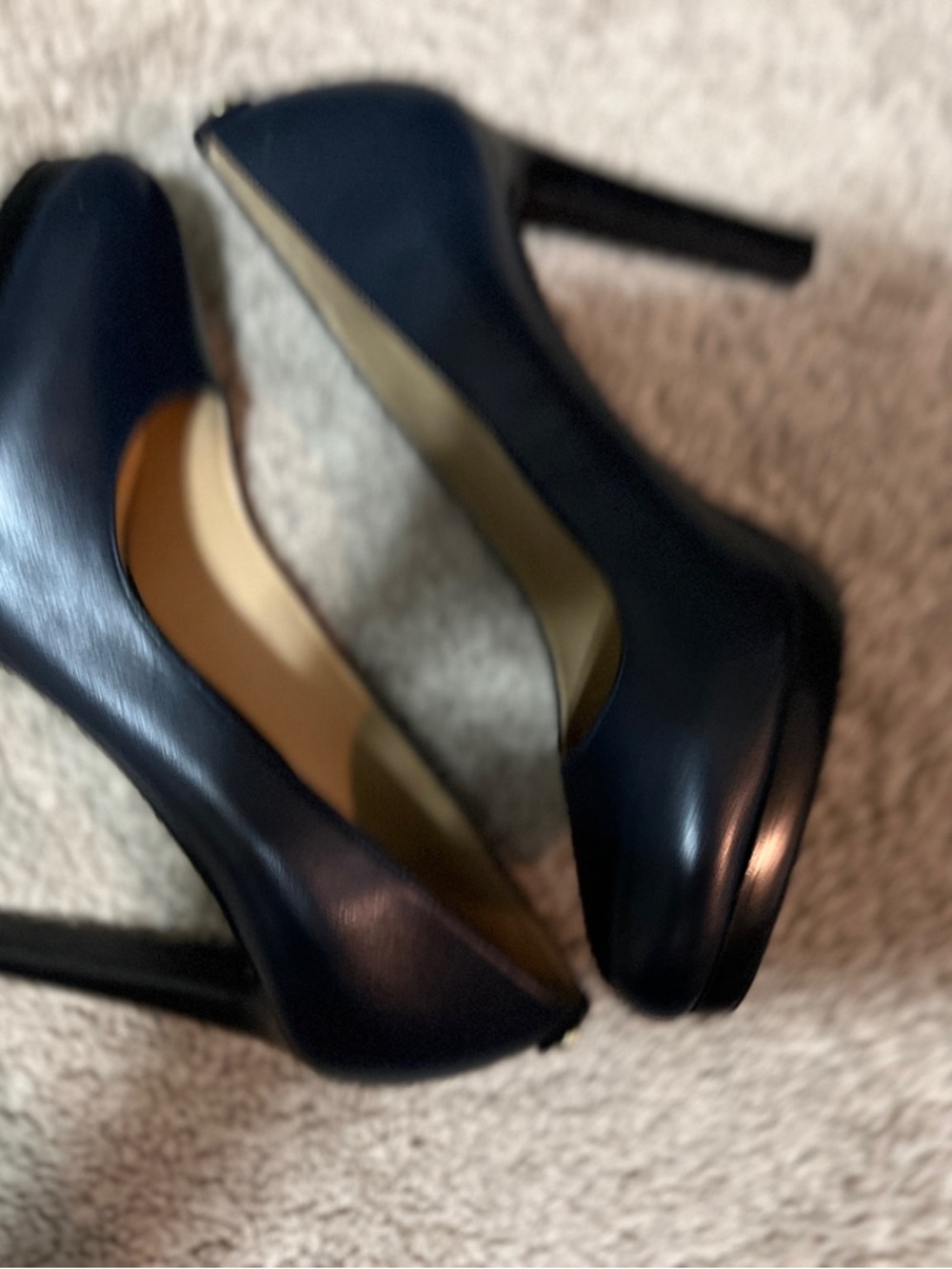 MICHAEL Michael Kors Navy Leather Rounded-Toe Pumps - Picture 5 of 5